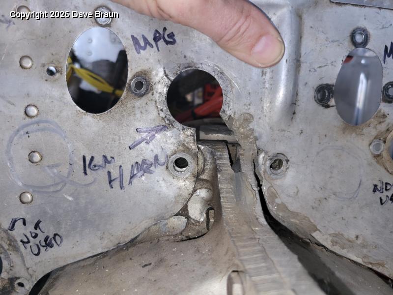 2023-01-20 15.23.40.jpg - This is the hole that was hogged out to pass the upper ignition wires and the propeller control wires. Note the amount of trimming to get the old baffle way from the spine and case castings.