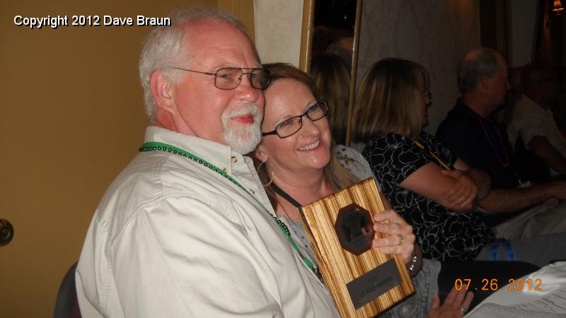 dscn7274.jpg - Sharon and Dan Craig and their class award in TD