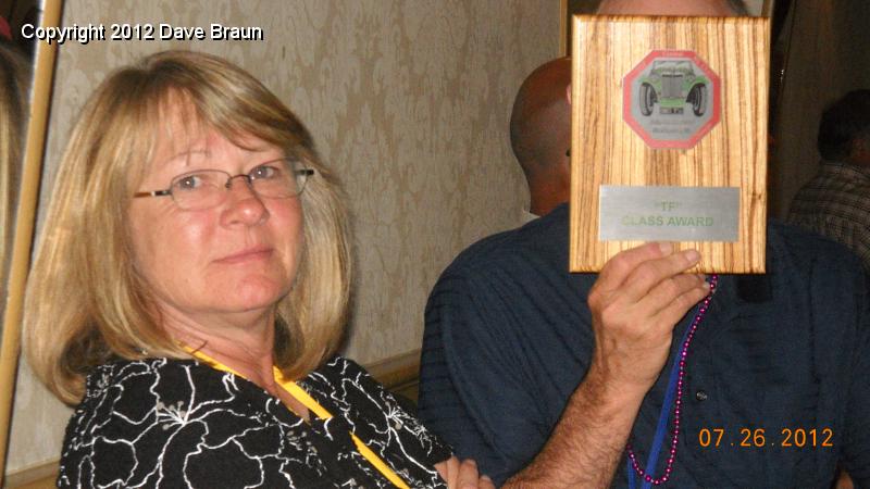 dscn7277.jpg - Doris and LaVerne Downey and their class award in TF