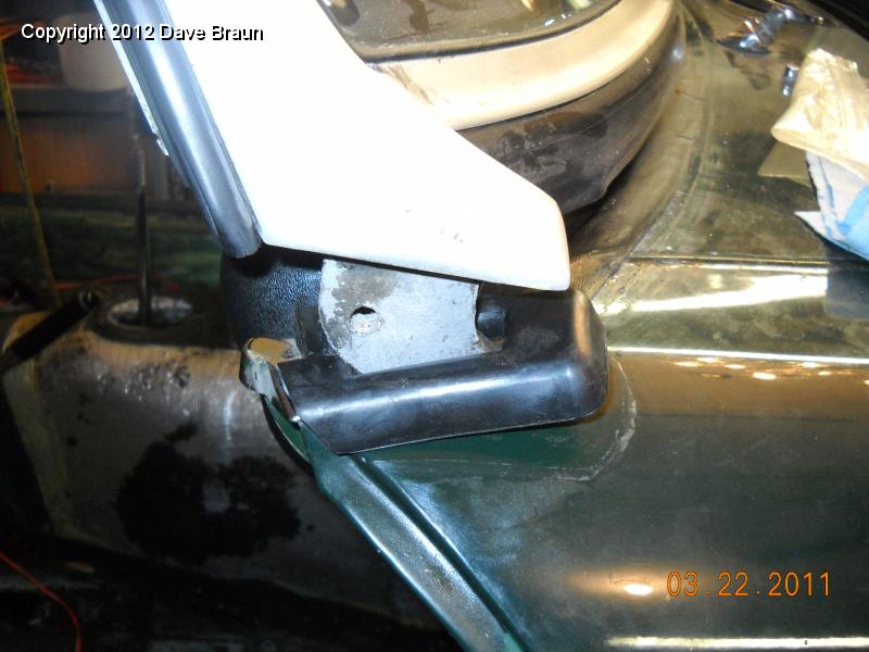 Easing Windscreen up and out 01.jpg