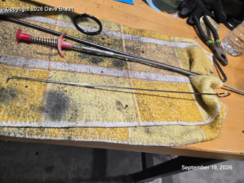 2026-09-19 11.30.51.jpg - The tool that is most effective is made from a long skewer to remove and replace the center O-ring, which is a standard part.