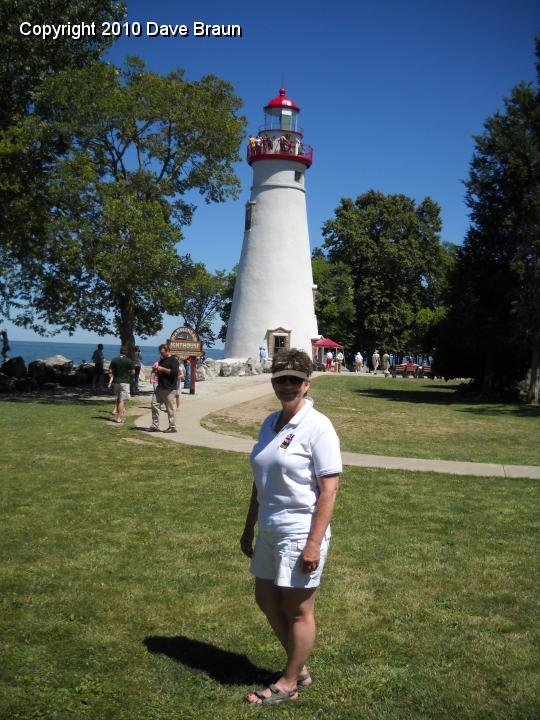 DSCN0838.JPG - Diane with the Sandusky lighthouse, still in use but without a fresnel lens, not as powerful as Split Rock.