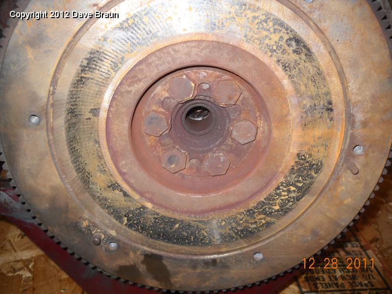 Fly wheel bolts and lock 01.jpg