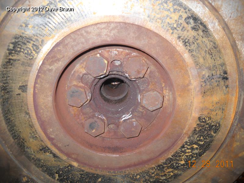 Fly wheel bolts and lock 02.jpg