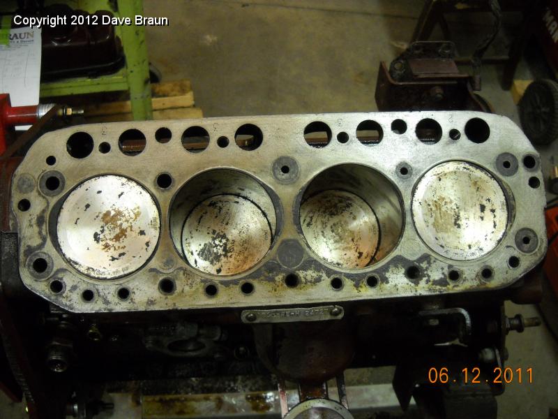 Scraping carbon off 20 over pistons 02.jpg