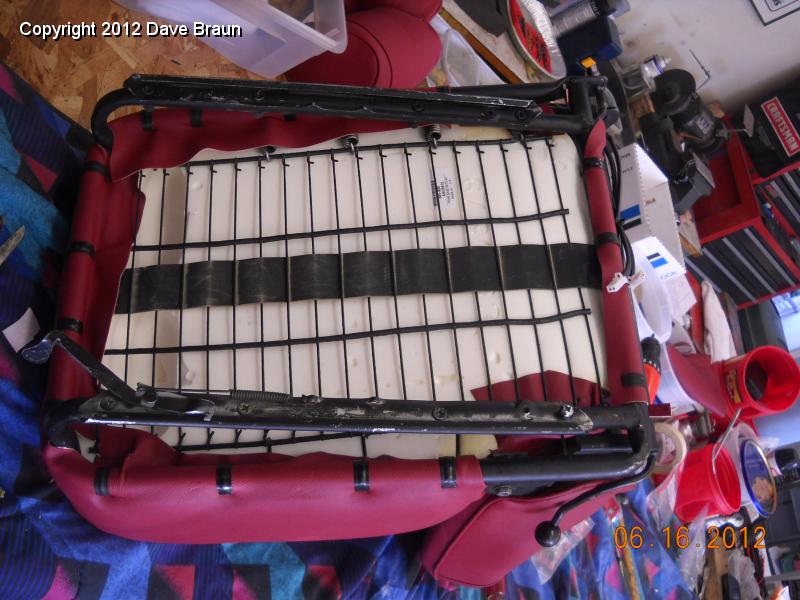 Clipping the bottom covers to the bottom rails 02.jpg