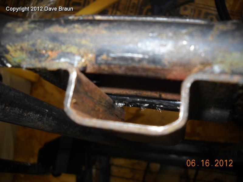 using a fuel hose as a new friction devise for head rest 02.jpg