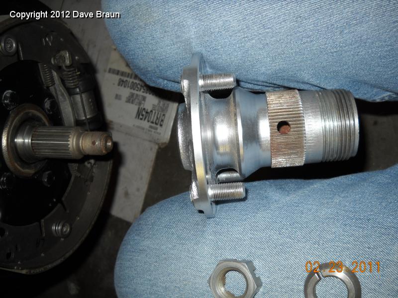 Align key way in stub axle with hole in hub.jpg