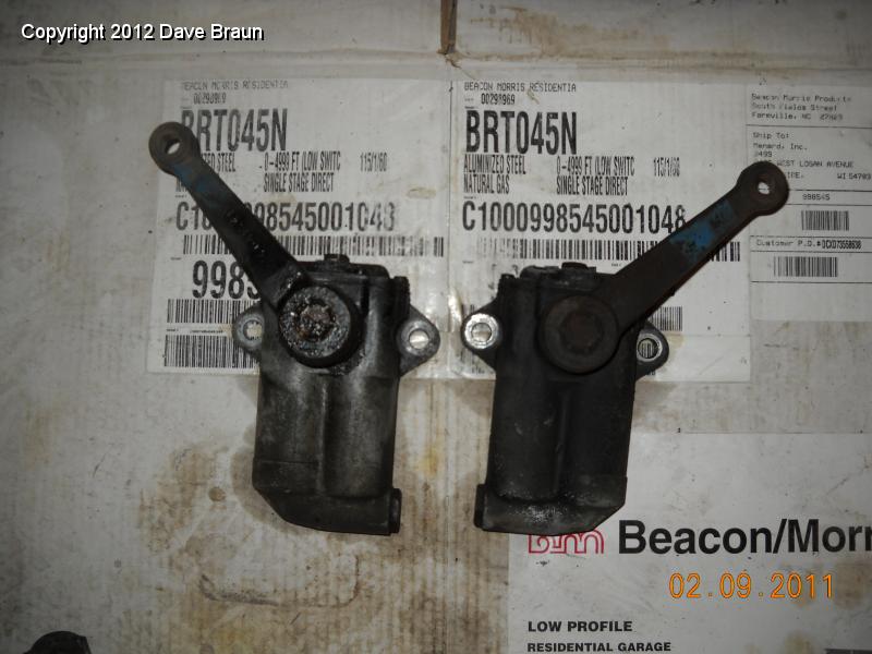 Rear shocks, LH leaks.jpg