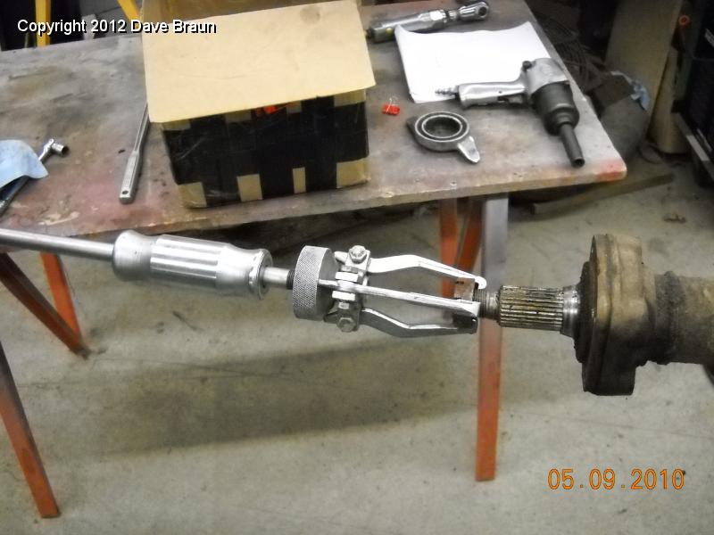 Removing axles and backing plates rear axle 04.jpg