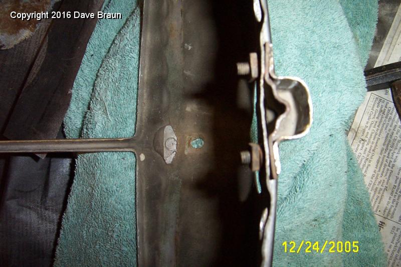 bonnet hinge bracket front.JPG - The bonnet attach points. The hinge pins from the bonnet fit here.