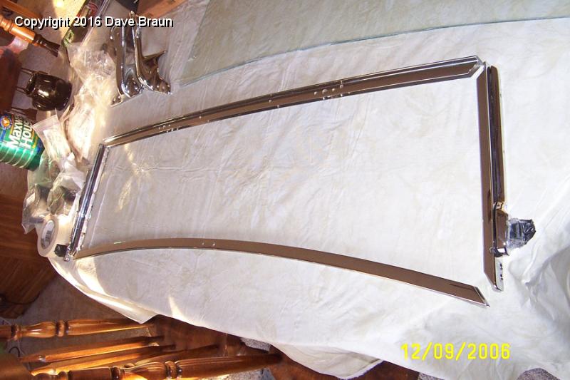 frame pcs with side supporrts on wrong sides.jpg - Windscreen frame pieces. Note the side supports oare on the wrong sides. The protruding ears go forward, not back.